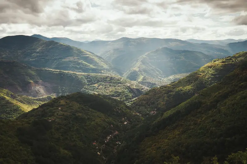 Gara Bov valley